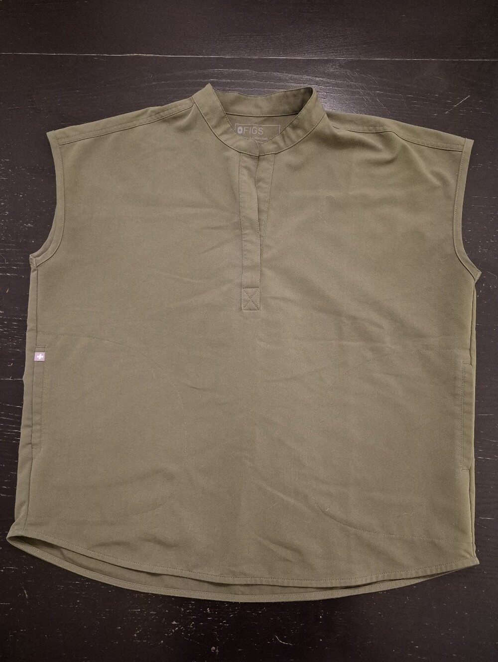 FIGS Rafeala Scrub Top in Dark Olive M
